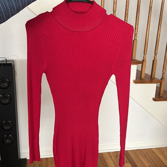 Beautiful red dress - Picture 6 of 7